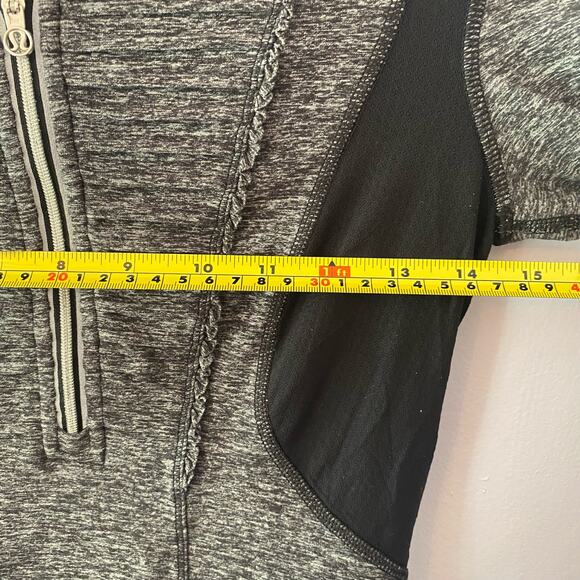 Lululemon Gray Black Quarter Zip Run Your Heart Out Pullover Women's size 2 - Picture 9 of 10